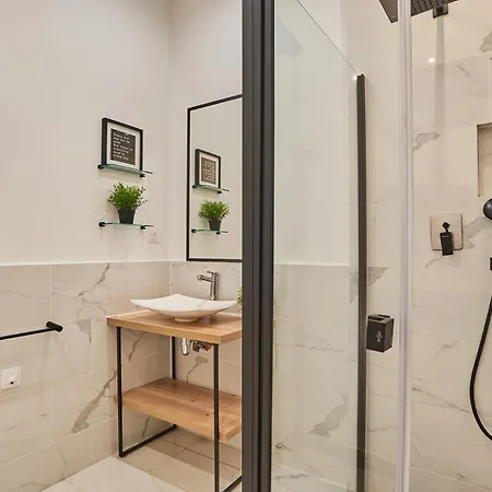 Apartment Center Of Sacre Coeur *