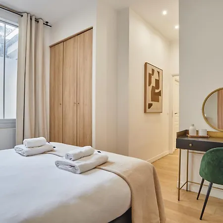 Apartment Center Of Sacre Coeur *